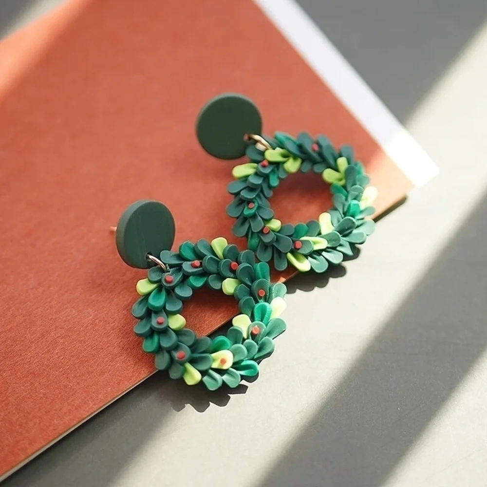 christmas wreath clay polymer festive earrings dangles gift mothers day - Picture 1 of 3
